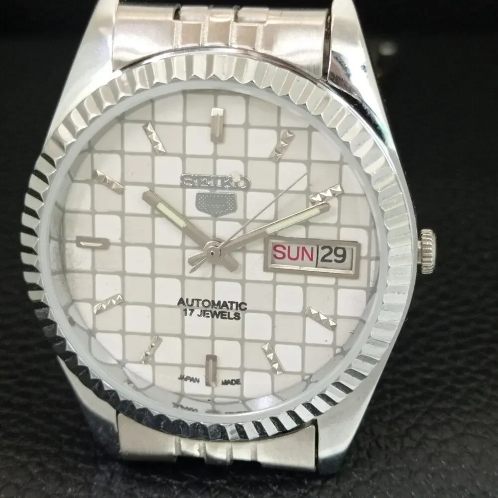 Vintage 1985 Seiko Automatic Mens Silver Watch W/daydate & Silver accents